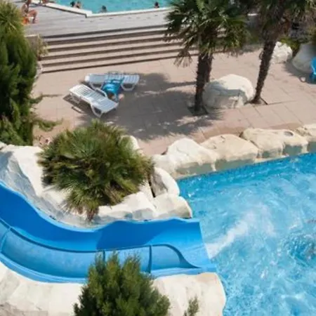 Confortable Avec Terrasse à - Api-1-52-1184