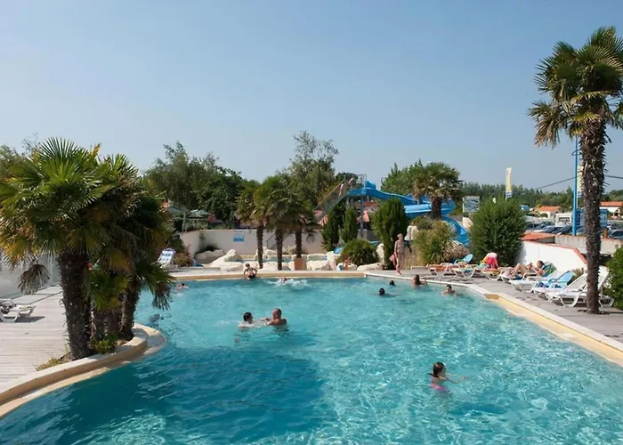 Confortable Avec Terrasse à - Api-1-52-1184 Camping Saint-Jean-de-Monts