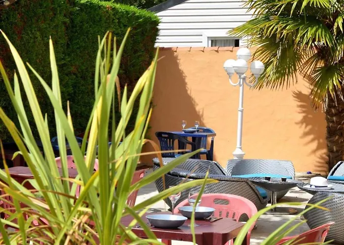 Camping Confortable Avec Terrasse à - Api-1-52-1184 *